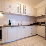 Appartement Spacious Two Bedroom *