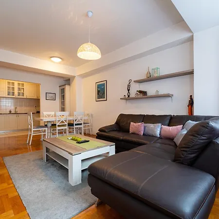 Spacious Two Bedroom * بودغوريتْسا