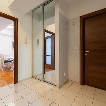 شقة Spacious Two Bedroom *