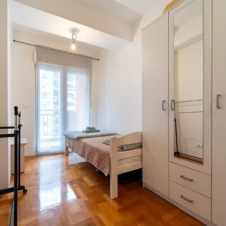 Apartment Spacious Two Bedroom *