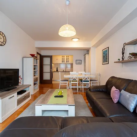 Apartment Spacious Two Bedroom Podgorica