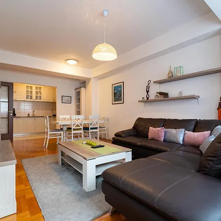 شقة Spacious Two Bedroom