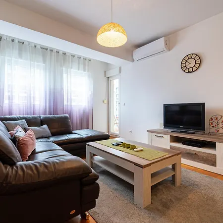 شقة Spacious Two Bedroom
