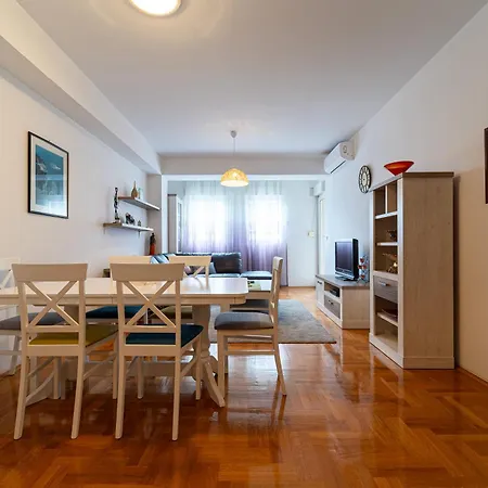Spacious Two Bedroom * بودغوريتْسا