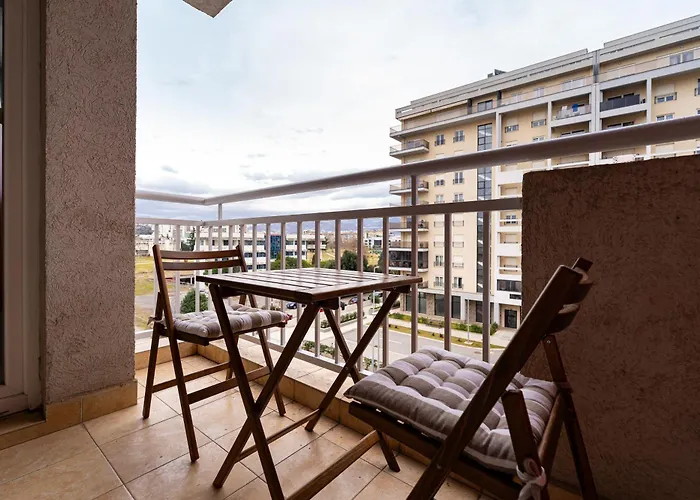 Spacious Two Bedroom Appartamento *